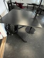 Lille hæve/sænkebord samt stumtjener