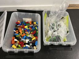 Lego og legetøjsdroner. 