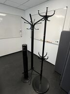 To stumtjenere og et varmetårn