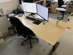 Komplet arbejdes station m. hæve/sænke bord og stol