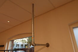 Væg/loftmonteret tøjstativer