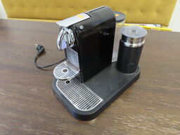 Nespresso Kaffemaskine med mælkeskummer