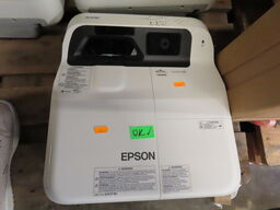 Projektor short throw - EPSON EB-675WI