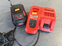 Ladestation med batteri, MILWAUKEE M12-18FC 
