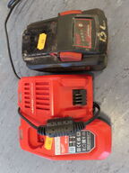 Ladestation med batteri, MILWAUKEE M12-18FC 