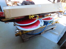 Palle med indhold, skilte og skinneværktøj