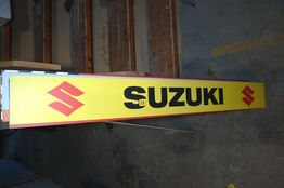 Armatur m/SUZUKI logo t/værkstedsbord m.m.