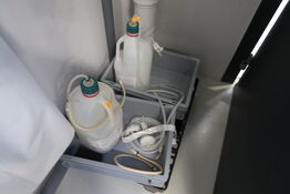 2 stk. kasser med kemi Ammnoia 20% VWR samt ansigtsværn