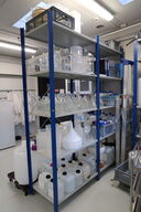 2 fag lagerreoler uden indhold