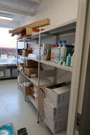 3 fag lagerreoler med div. Rengøringsmidler, rengøringsartikler m.m.