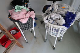 Kontorstol, opbevaringsspande på hjul m.m.