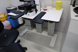 El. hæve/sænke skrivebord, med 3 stk. el. hæve/sænke enheder