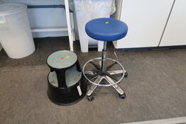 Kontorstol samt elefantfod, skraldespand, skoreoler m.m.