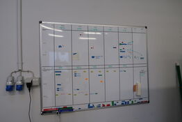 Whiteboard samt DAB radio IRO