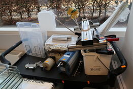 Vakuumpumpe VACUUBRAND ME 1 samt div. Laboratorieudstyr