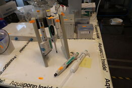Stativ med 5 stk. pipetter THERMO SCIENTIFIC, EPPENDORF