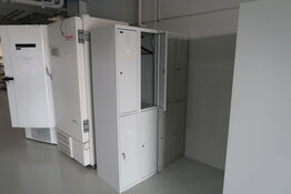 Omklædningsskabe samt skoreol