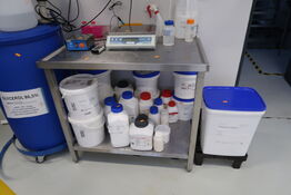 Rustfri stålbord uden indhold