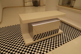 2 stk. bænke med LED-lys