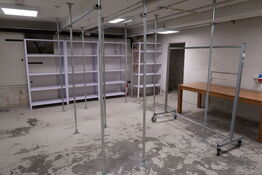 Div. Tøjstativer samt lagerreoler