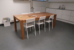 Spisebord med 6 stk. stole