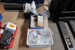 Div. søm, skruer, fugemasse m.v. (se billeder)