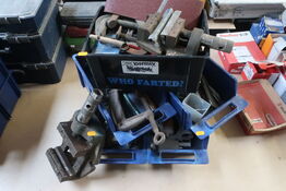 Div. skruetvinger, søm m.v. (se billeder)