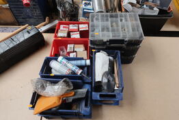 Div. søm, skruer, fugemasse m.v. (se billeder)