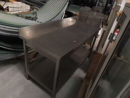 Stålbord med bagkant