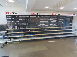 Stort parti butiksreoler uden inhold