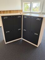 To lockers med hver fire rum 