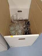En kasse køkkenudstyr