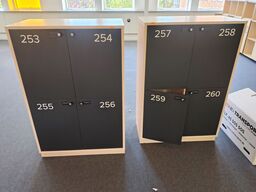 To lockers med hver fire rum 