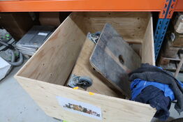 Palle med 2 stk. møbelhunde