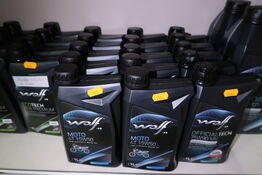 10 dunke olie WOLF 4T 15W50 1L