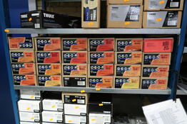 Hylde med div. Tagboks tilbehør 