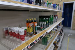 Hylde med div. Plejemidler m.m.