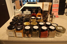 Stort parti krydderier