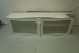 Væghængt skab med 2 låger 