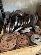 Palle med div. Varelager og reservedele