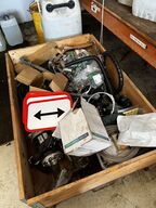 Palle med div. Varelager og reservedele