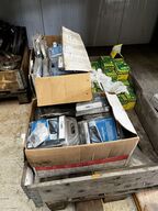 Palle med div. Varelager og reservedele