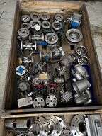 Palle med div. Varelager og reservedele