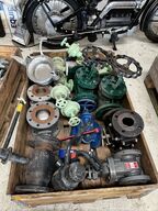 Palle med div. Varelager og reservedele