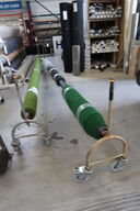 Stativ med kunstgras m.m.