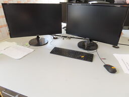 2 stk. 27" monitorer, Samsung C27F354FHU, tastatur og mus