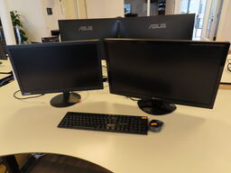 2 stk. monitorer, Neovo L-W24 og Lenovo T2224dA, tastatur og mus