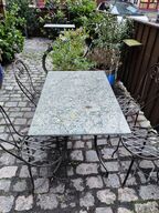 Rustikt bord inkl. 4 stk. stole i metal