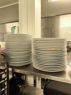 47 stk. tallerkener i porcelæn samt div. (se billeder)