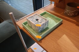 3 stk. æsker, 2 stk. bakker samt lysestage 